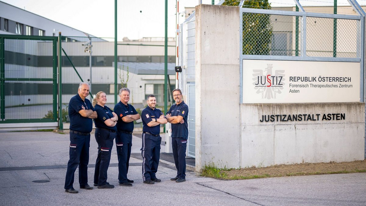 Besuch der Betriebsfeuerwehr in der Justizanstalt Asten - Bezirk Linz-Land